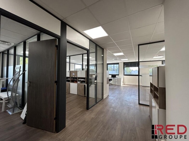 Office in Aix-en-Provence for lease - Building Photo - Image 2 of 7