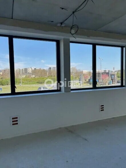 Bureau dans Bezannes à louer - Photo intérieure - Image 3 de 11