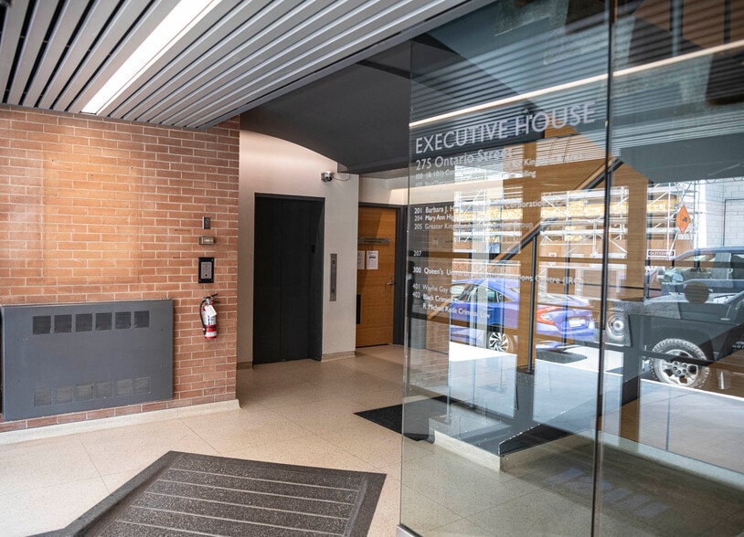 275 Ontario St, Kingston, ON for lease - Building Photo - Image 3 of 10