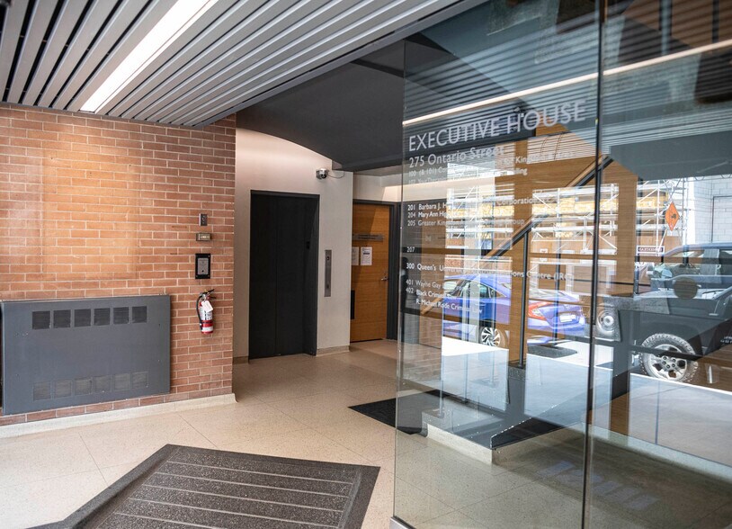 275 Ontario St, Kingston, ON à louer - Photo du bâtiment - Image 3 de 10