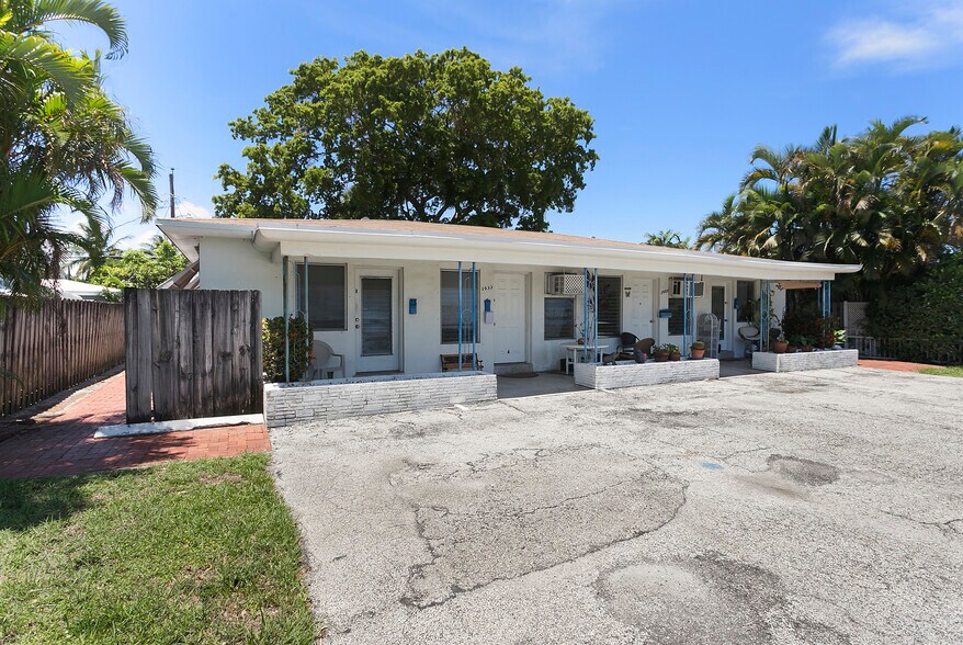1933 NE 26th Dr, Wilton Manors, FL à vendre - Photo du bâtiment - Image 3 de 16