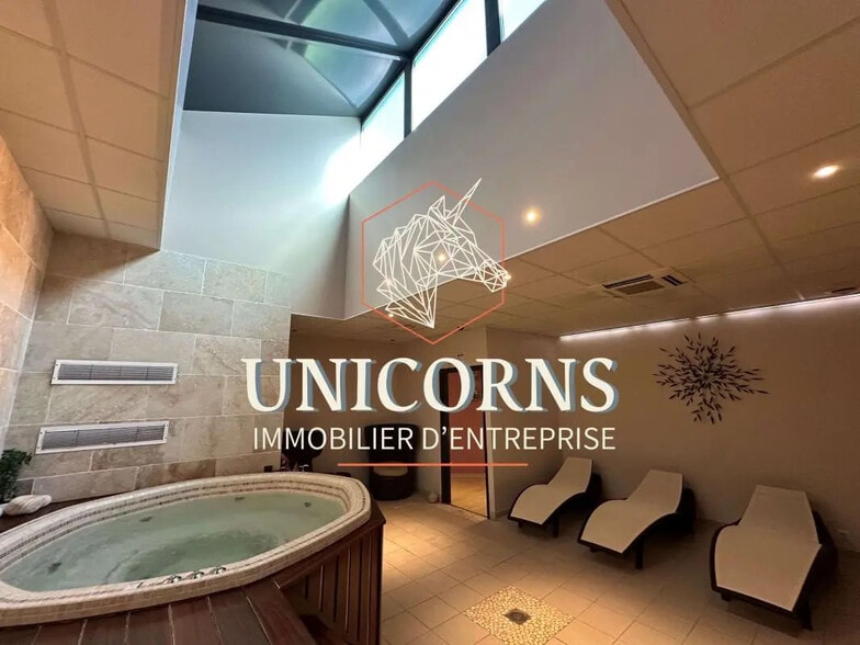 Retail in Toulouse for lease - Interior Photo - Image 2 of 4