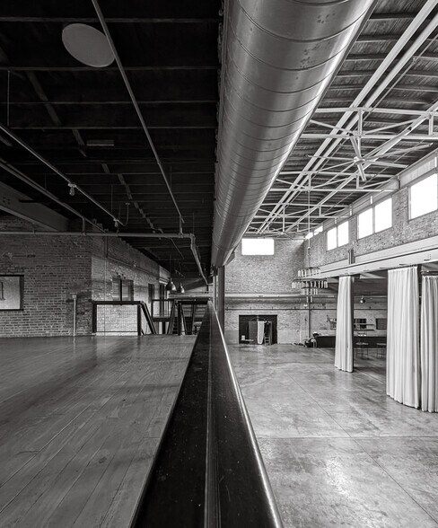 Leavitt Town Lofts portefeuille de 6 propriétés à vendre sur LoopNet.ca - Photo du bâtiment - Image 2 de 20