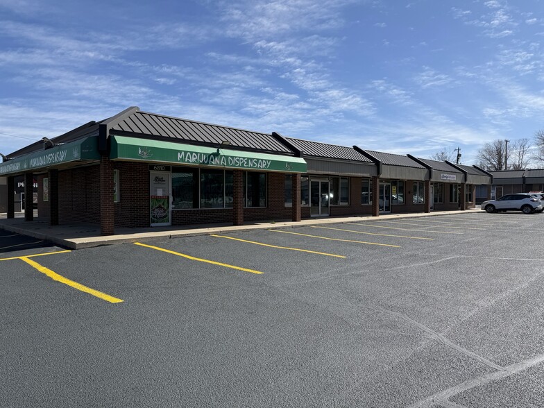 Peach Tree Center Portfolio portfolio of 3 properties for sale on LoopNet.ca - Building Photo - Image 3 of 12