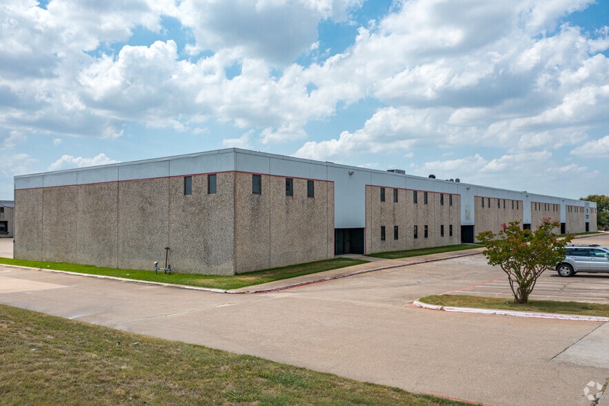 6420-6428 Wuliger Way, North Richland Hills, TX for lease - Building Photo - Image 1 of 22