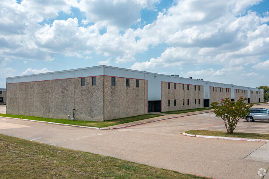 6420-6428 Wuliger Way, North Richland Hills, TX à louer - Photo du bâtiment - Image 1 de 5