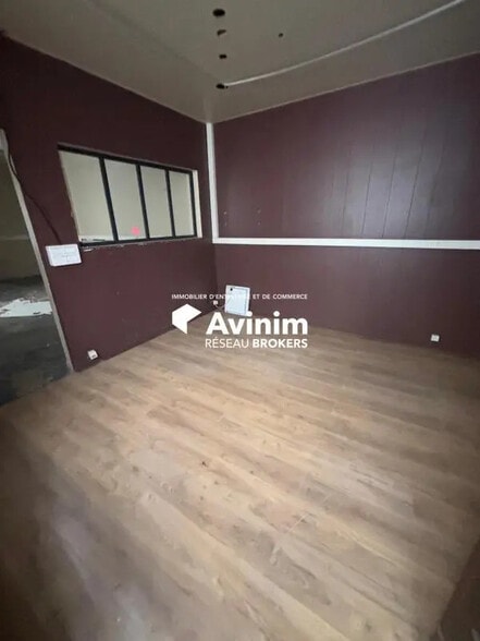 Retail in Paris for lease - Building Photo - Image 3 of 5