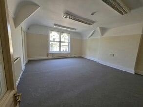 7 Victoria Ave, Harrogate for lease Interior Photo- Image 2 of 7