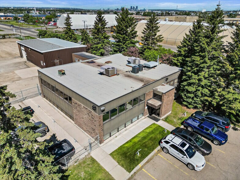 7719 40th St SE, Calgary, AB à vendre - Photo du bâtiment - Image 1 de 1