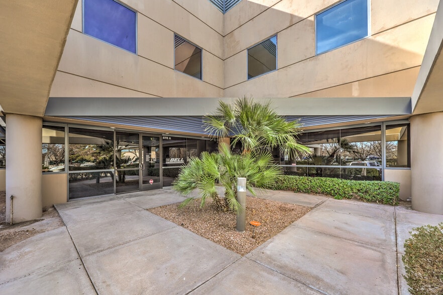 955 Grier Dr, Las Vegas, NV à louer - Photo du bâtiment - Image 2 de 50