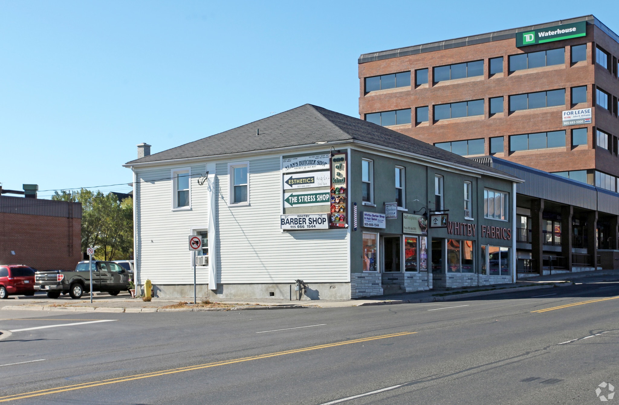 215-219 Dundas St E, Whitby, ON à vendre Photo principale- Image 1 de 1