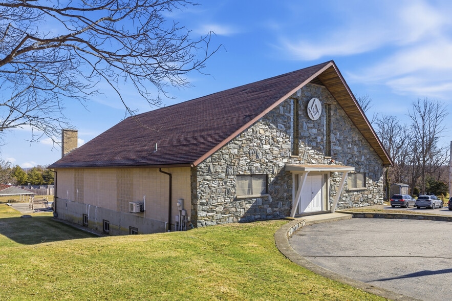 81 Sprague St, Portsmouth, RI for sale - Building Photo - Image 2 of 60