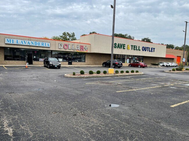 More details for 840 Summit St, Elgin, IL - Retail for Lease