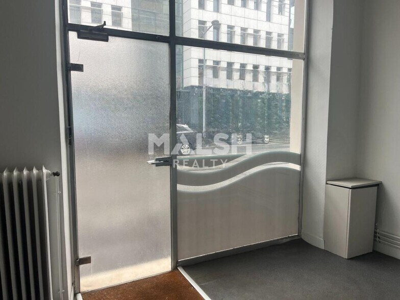 Retail in Lyon for lease - Interior Photo - Image 2 of 5