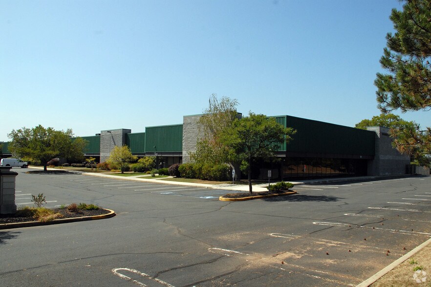 201 Circle Dr N, Piscataway, NJ à louer - Photo du bâtiment - Image 1 de 13