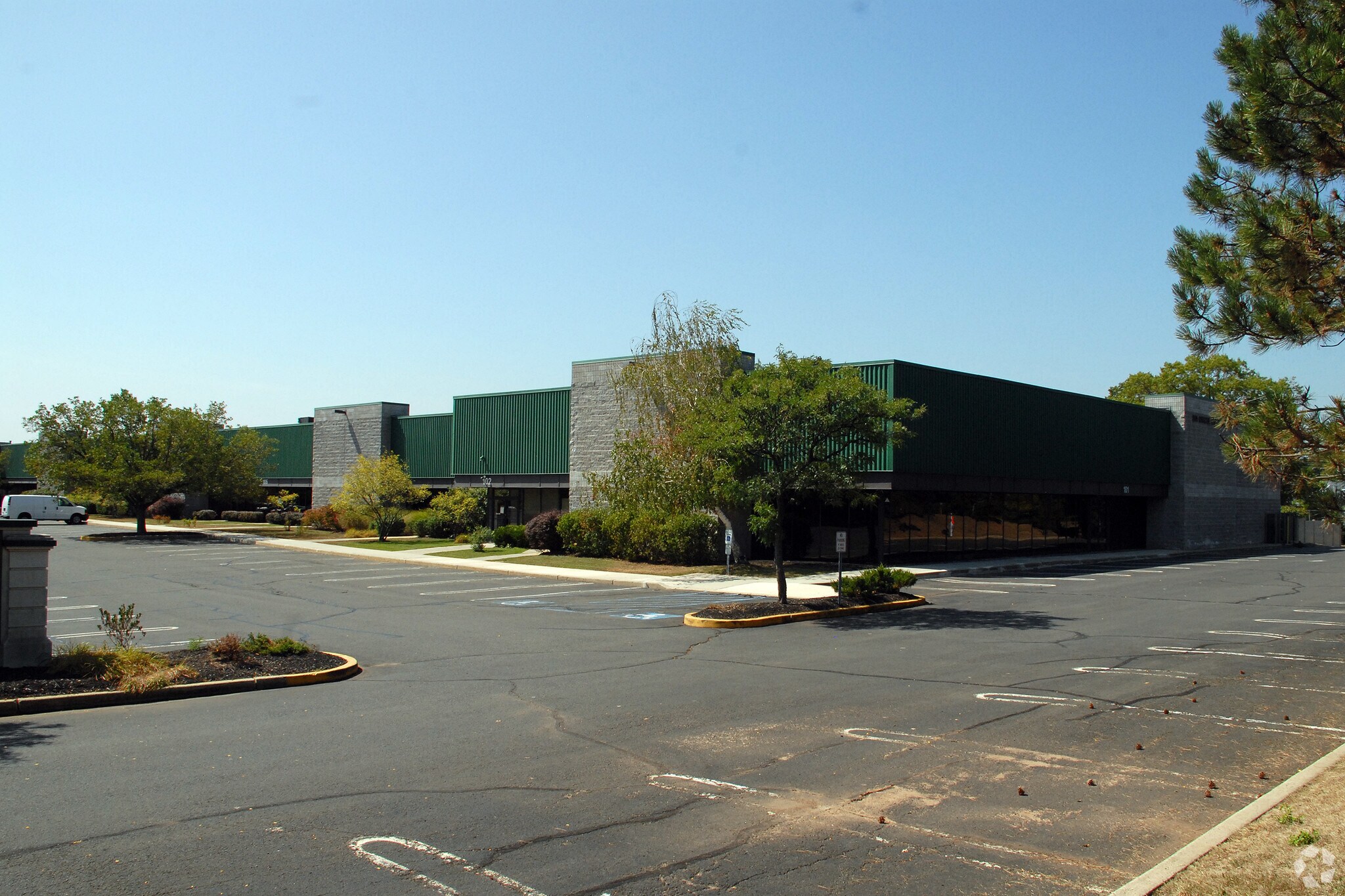 201 Circle Dr N, Piscataway, NJ à louer Photo du bâtiment- Image 1 de 14