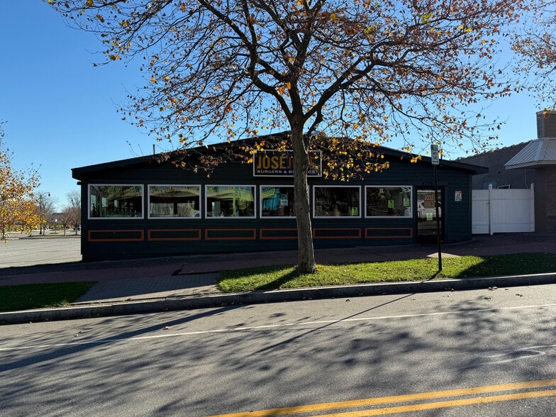 4776 Lake Ave, Rochester, NY for lease - Building Photo - Image 2 of 5