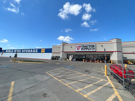 World Wide Storage & Tractor Supply Co. - Installation d’entreposage libre-service