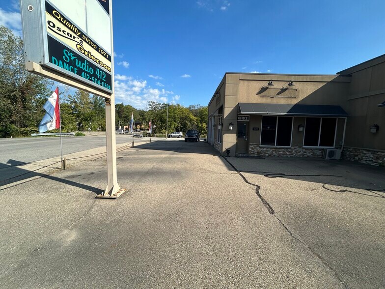 4120 Brownsville Rd, South Park, PA à louer - Photo du bâtiment - Image 2 de 6