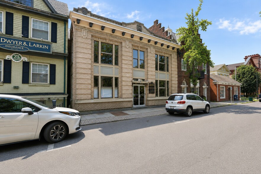 44 Main St, Kingston, NY à louer - Photo du bâtiment - Image 2 de 30