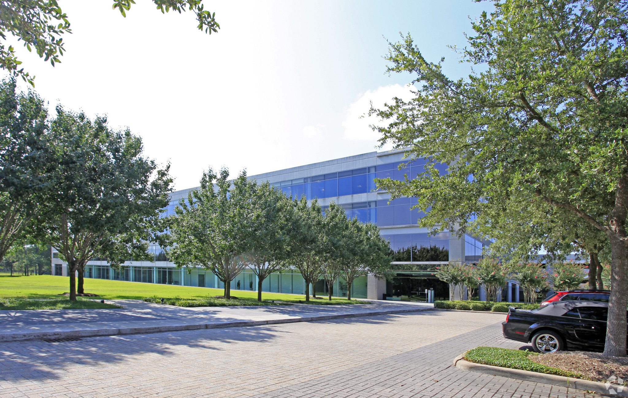 1330 Enclave Pky, Houston, TX for lease Building Photo- Image 1 of 9