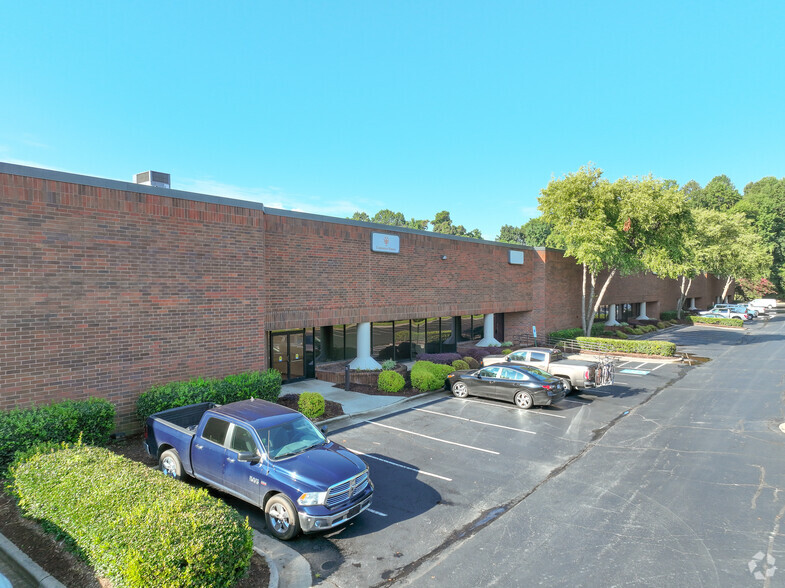 2233 Interstate North Dr, Charlotte, NC for lease - Building Photo - Image 2 of 5