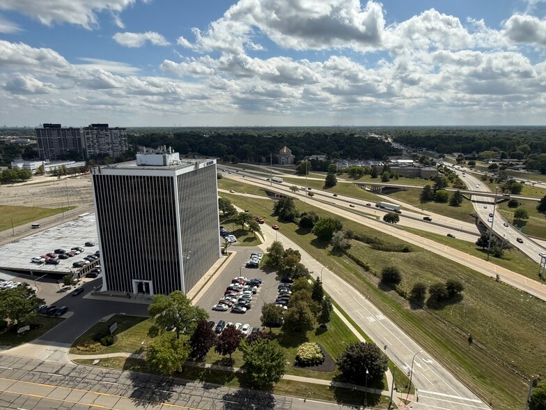 17515 W 9 Mile Rd, Southfield, MI for sale - Building Photo - Image 2 of 6