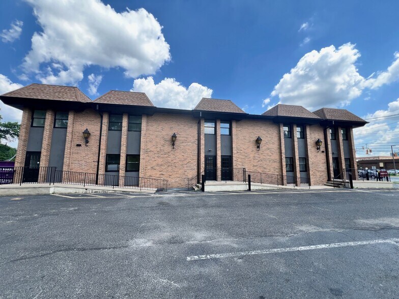 109 E Laurel Rd, Stratford, NJ for lease - Building Photo - Image 3 of 6