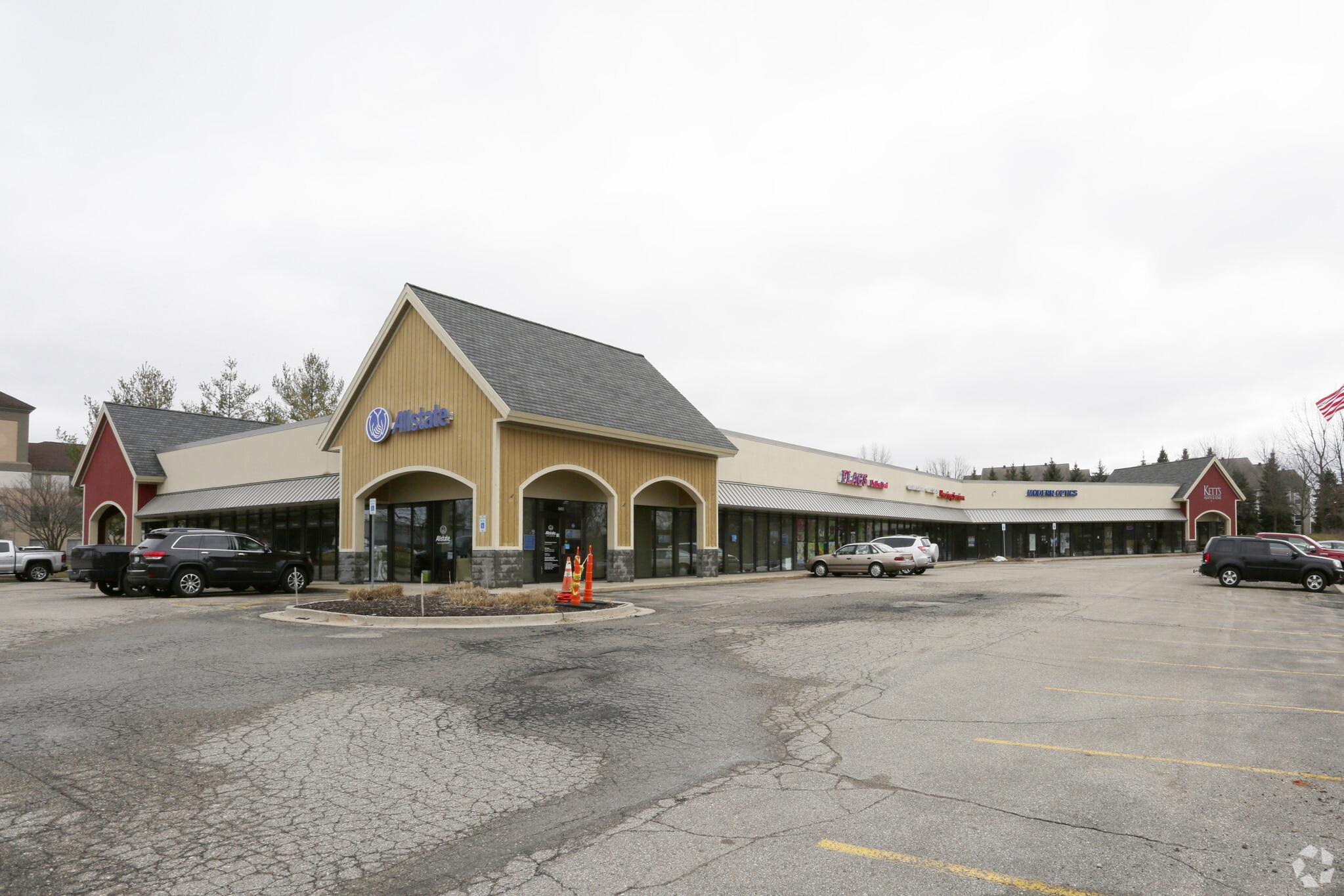 4222-4248 29th St SE, Kentwood, MI for lease Primary Photo- Image 1 of 15