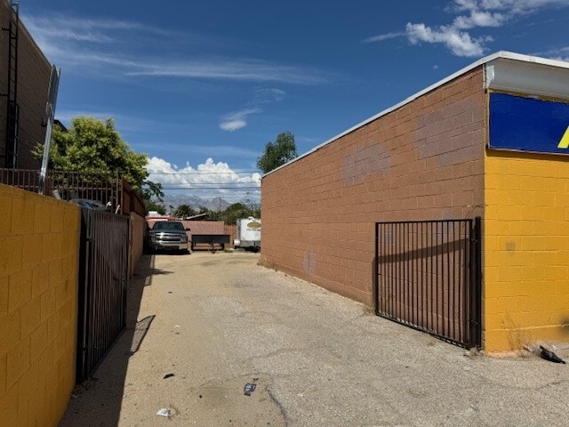 2167 N Decatur Blvd, Las Vegas, NV for sale - Building Photo - Image 3 of 15