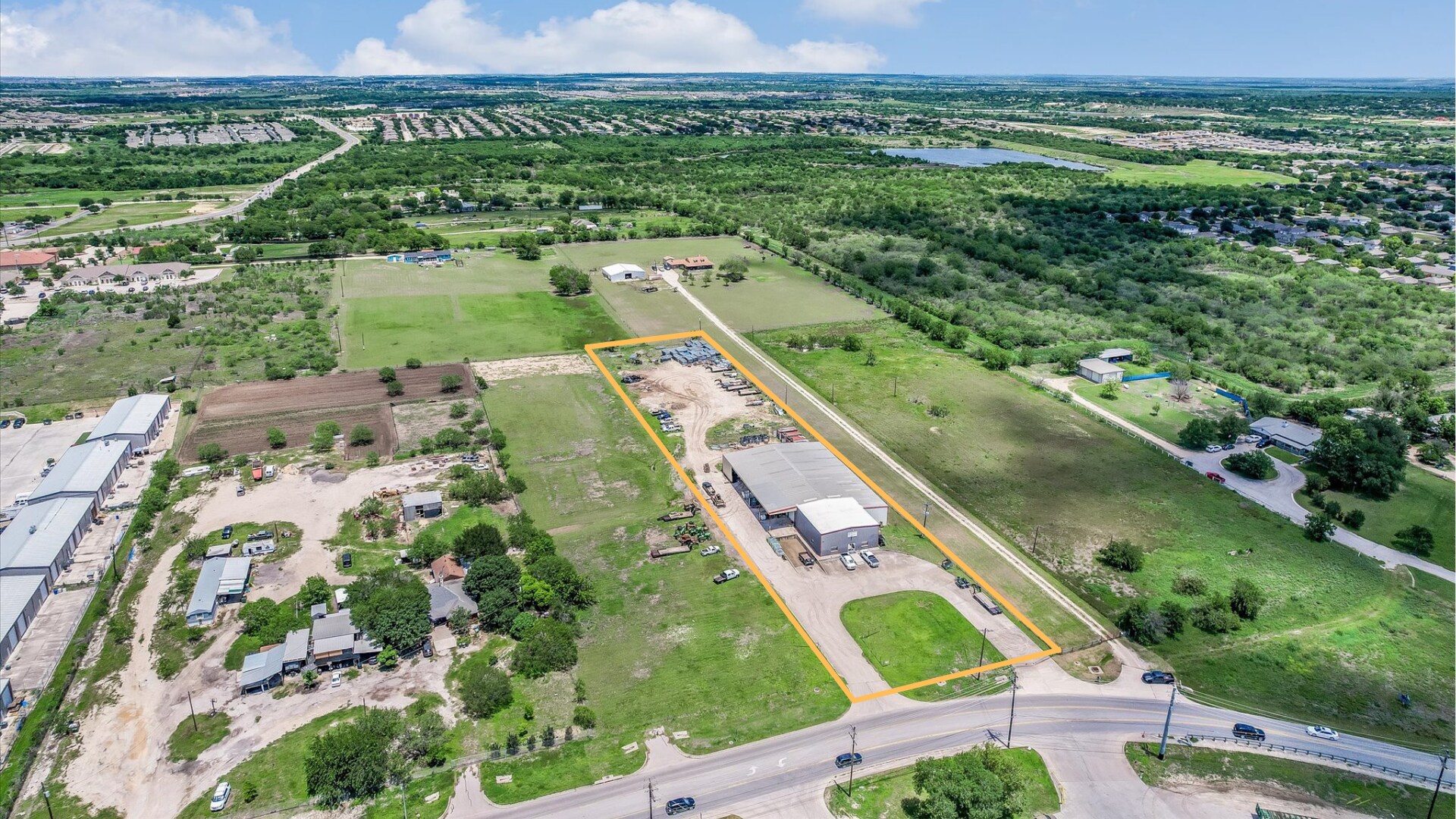 1251 Bunton Creek Rd, Kyle, TX à louer Photo du bâtiment- Image 1 de 13