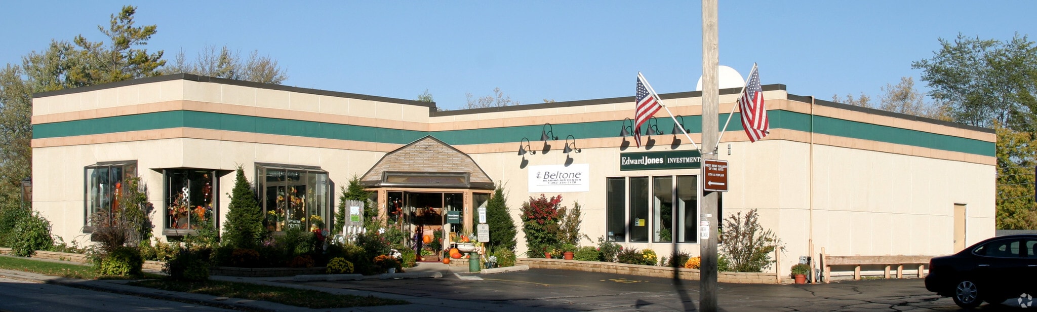 319-325 S Main St, West Bend, WI for sale Primary Photo- Image 1 of 3