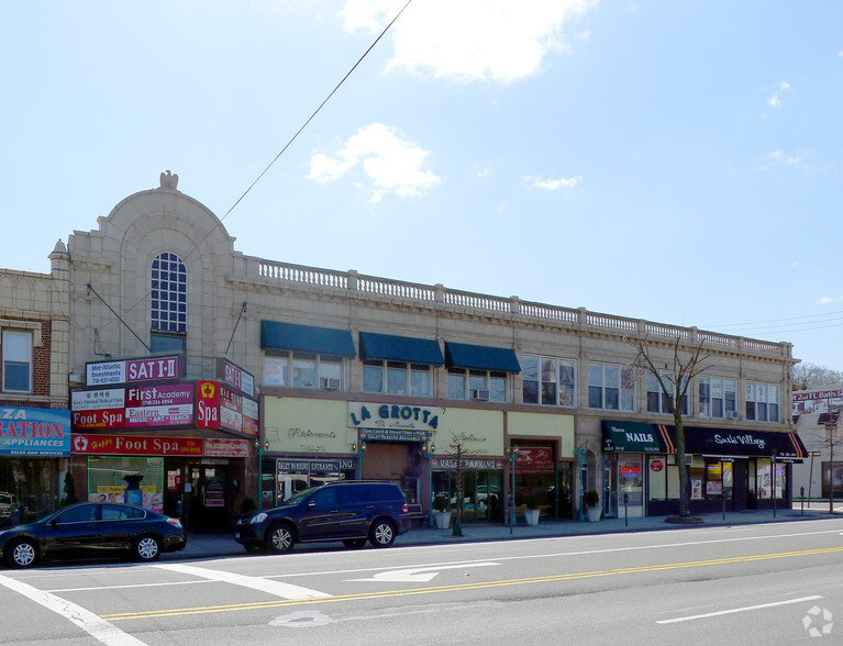 254-18 Northern Blvd, Little Neck, NY for lease - Building Photo - Image 2 of 4