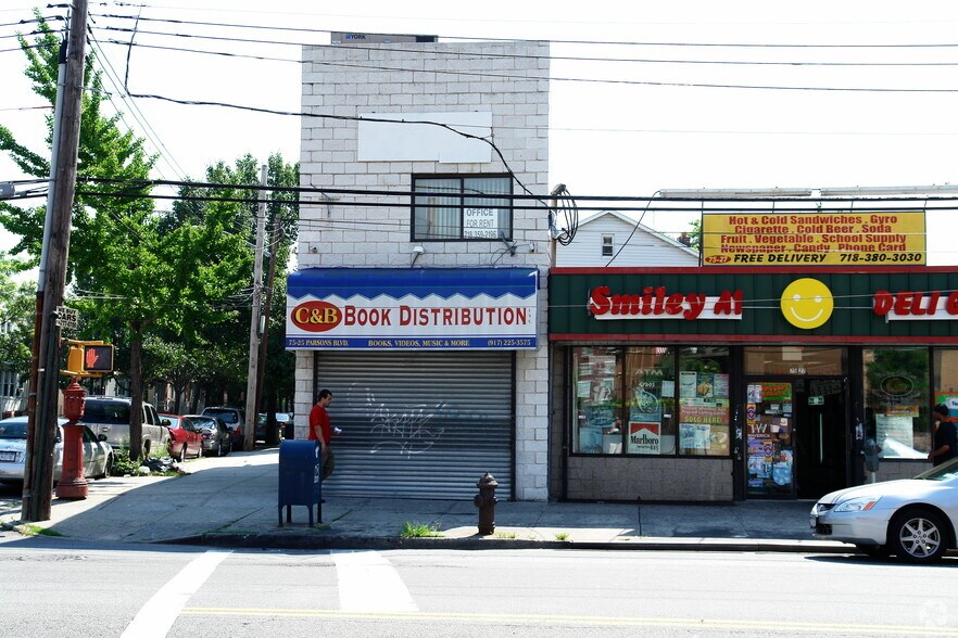 7525 Parsons Blvd, Fresh Meadows, NY à louer - Photo du bâtiment - Image 2 de 3
