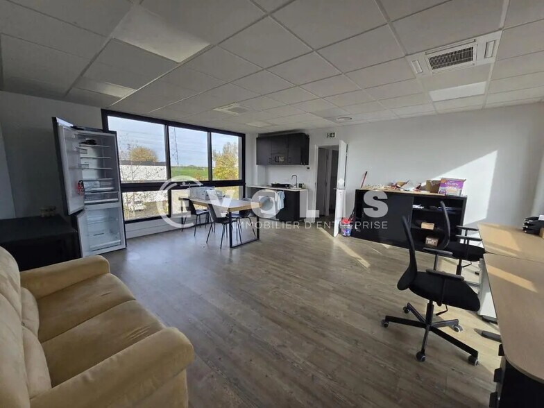 Retail in Marcoussis for lease - Interior Photo - Image 3 of 13