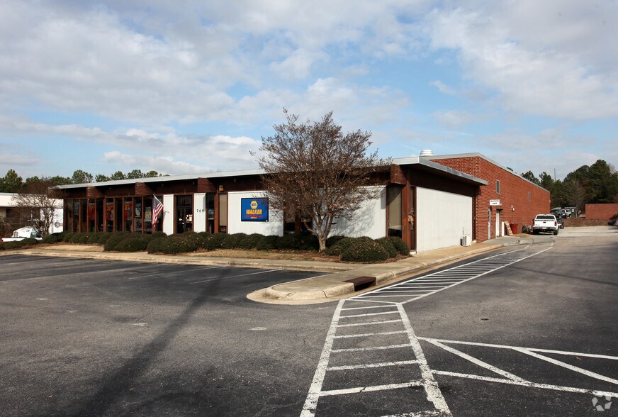 705 E Six Forks Rd, Raleigh, NC à vendre - Photo principale - Image 1 de 3