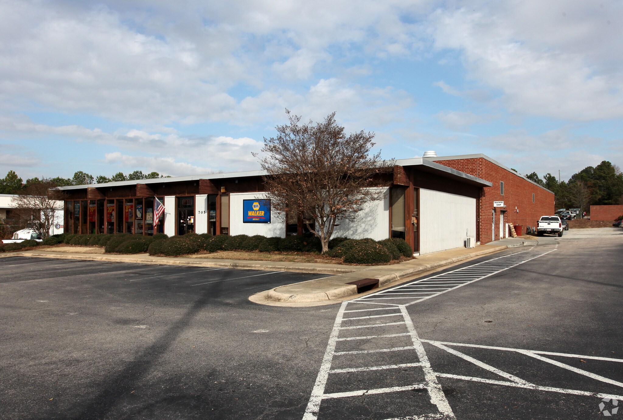 705 E Six Forks Rd, Raleigh, NC à vendre Photo principale- Image 1 de 4