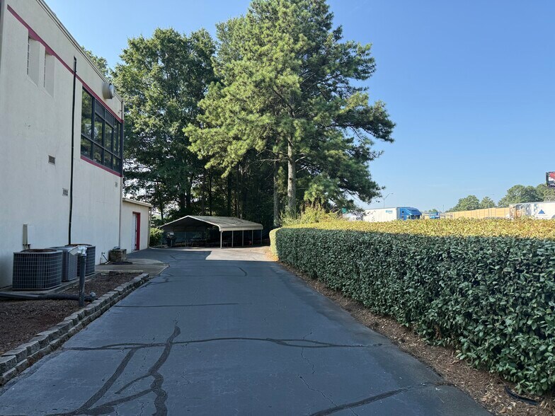 155 Woolco Dr, Marietta, GA à louer - Photo du bâtiment - Image 3 de 7