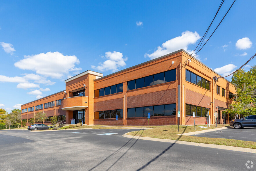 2105 Elm Hill Pike, Nashville, TN à vendre - Photo du bâtiment - Image 1 de 1