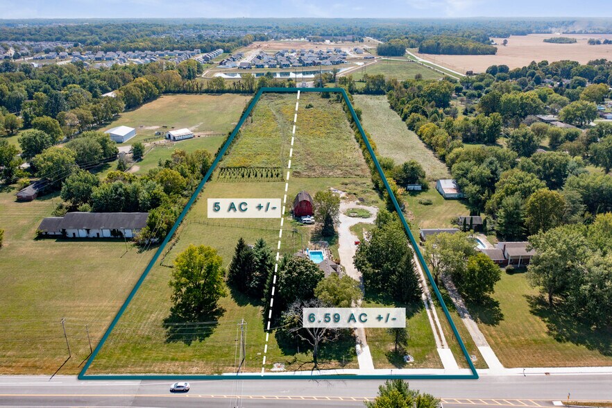 5703 W SMITH VALLEY Rd, Greenwood, IN à vendre - Photo du bâtiment - Image 2 de 13