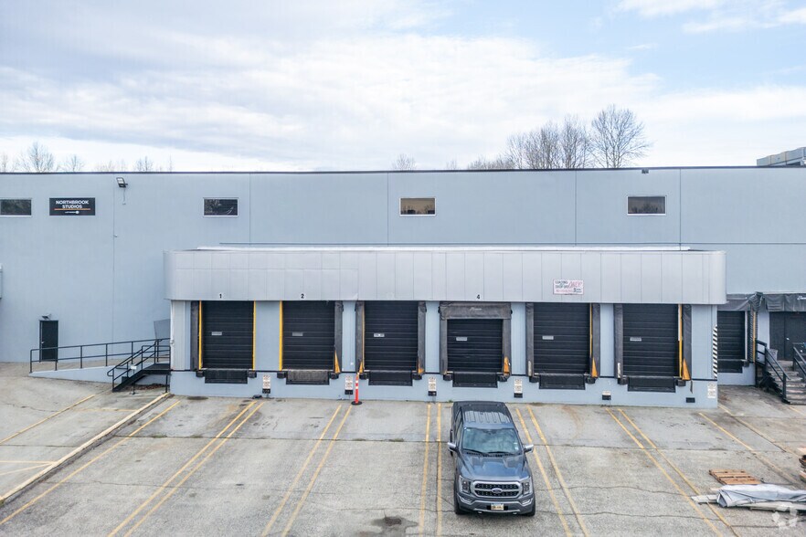 8820 Northbrook Ct, Burnaby, BC à louer - Photo du bâtiment - Image 3 de 4