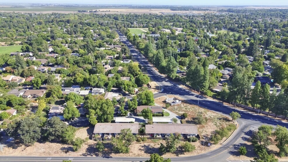 2310 Evenstar Ln, Davis, CA à vendre - Photo du bâtiment - Image 2 de 8