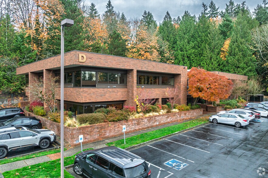 2320 130th Ave NE, Bellevue, WA à louer - Photo du bâtiment - Image 3 de 12