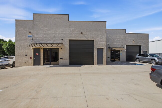 Plus de détails pour 1829 John McCain Rd, Colleyville, TX - Local d'activités à louer