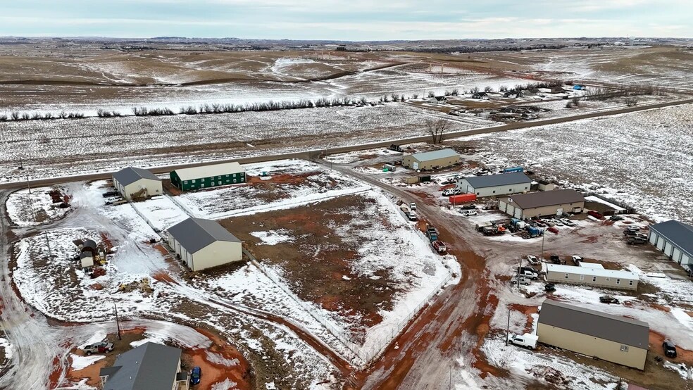 1508 21st Ave NW, Watford City, ND à louer - Photo du bâtiment - Image 2 de 2