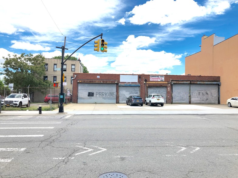 71-20 Grand Ave, Maspeth, NY for lease - Building Photo - Image 2 of 10