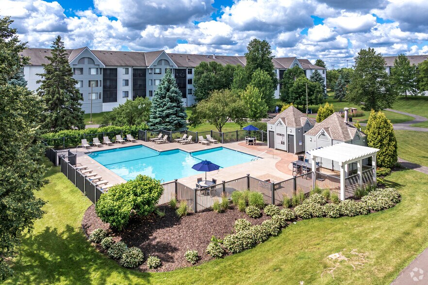 1180 Cushing Cir, Saint Paul, MN à vendre - Photo du bâtiment - Image 2 de 36