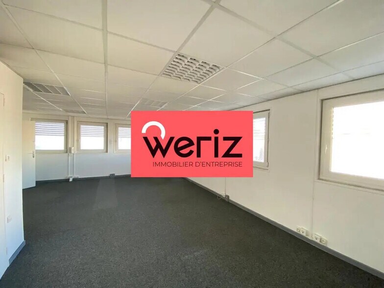 Office in Marseille for lease - Interior Photo - Image 1 of 10