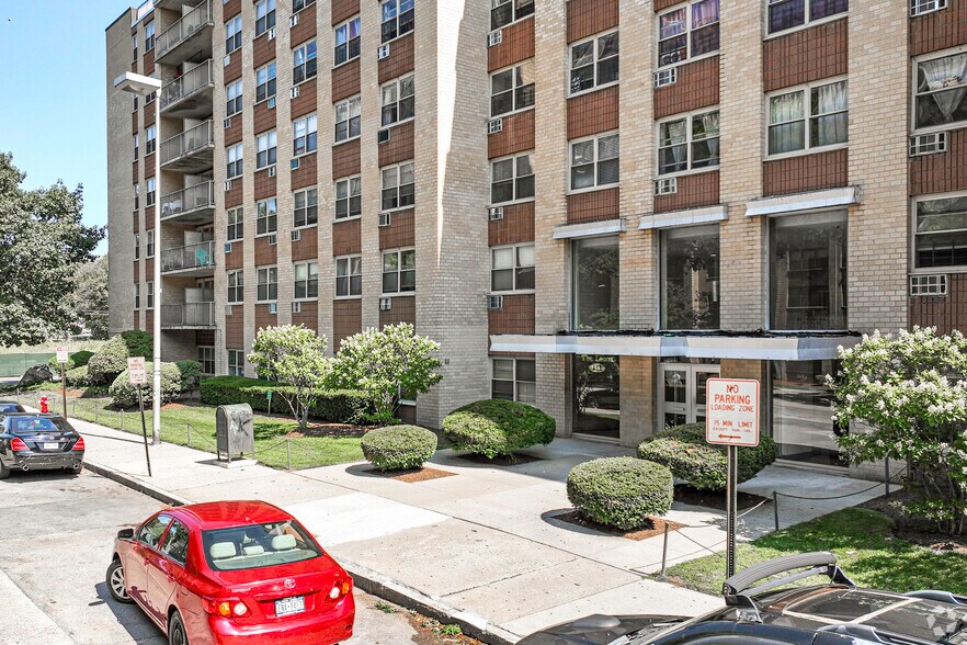 111 N Third Ave, Mount Vernon, NY à vendre - Photo du bâtiment - Image 2 de 5