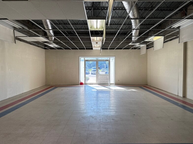 605-619 S Main St, De Forest, WI for lease - Building Photo - Image 1 of 8